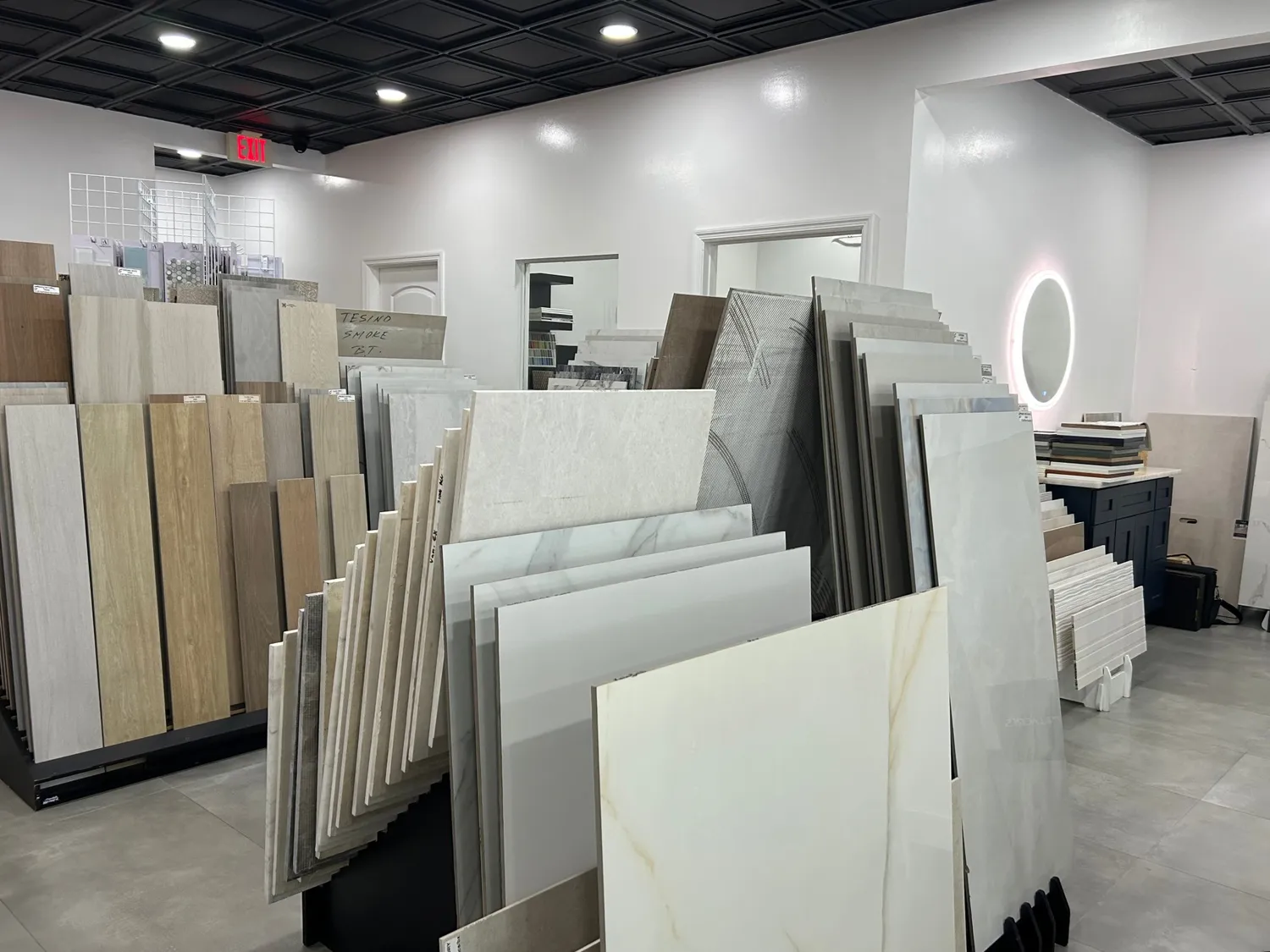 Wood-Look & Marble-Look Tile Displays