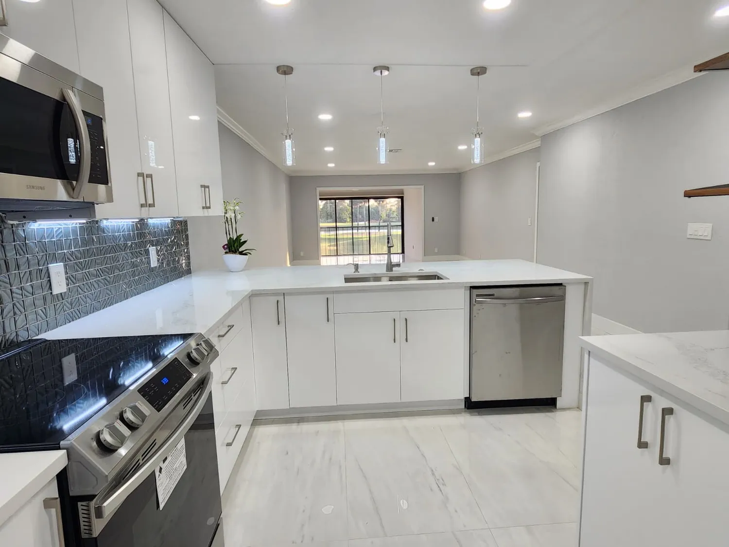 Bright Family Kitchen